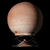 SPHERE: emissione sonora omnidirezionale, con un incremento regolare e continuo della pressione sonora avvicinandosi al diffusore. Suono coinvolgente dal timbro caldo, con elevati livelli di pressione sonora.